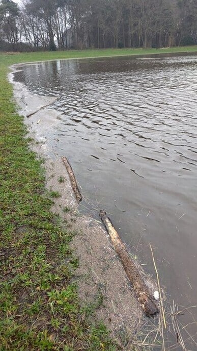 Hoge waterstanden houden aan - Foto: Ingezonden foto