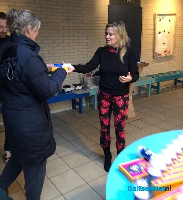Bestuur MHCDalfsen bedankt vrijwilligers - Foto: Ingezonden foto