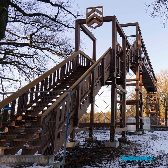 Houten loopbrug over spoor bij Vilsteren - Foto: Paul Scholten