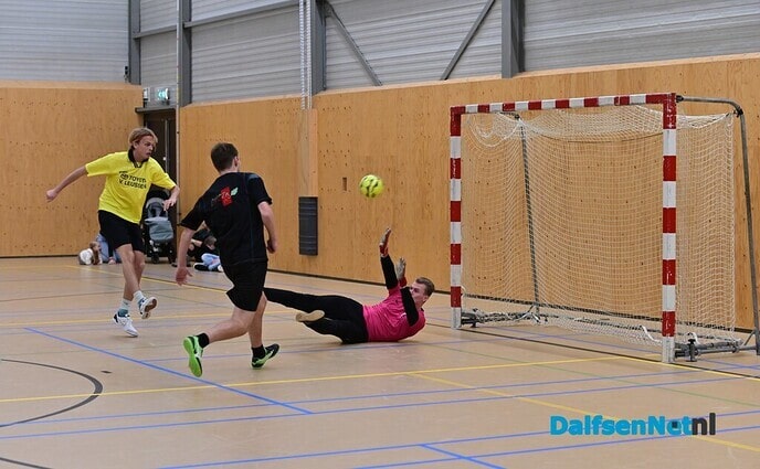 48ste editie van het traditionele Bukkum-zaalvoetbaltoernooi - Foto: Johan Bokma