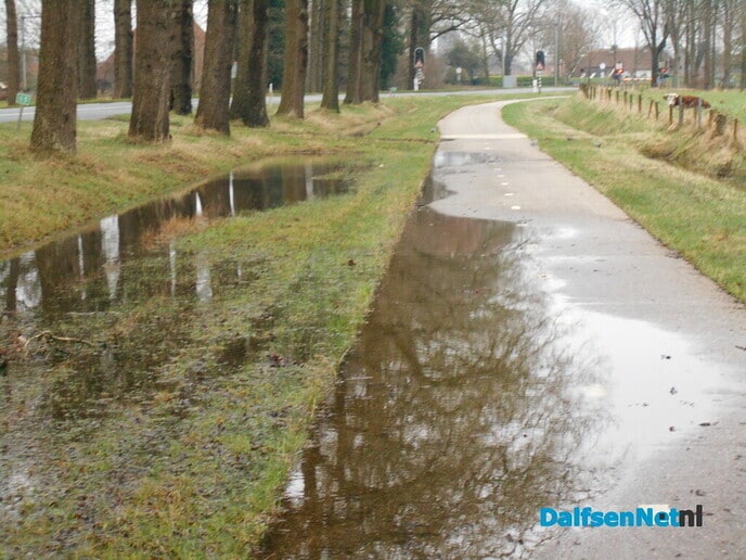 Nattigheid op de weg en fietspad