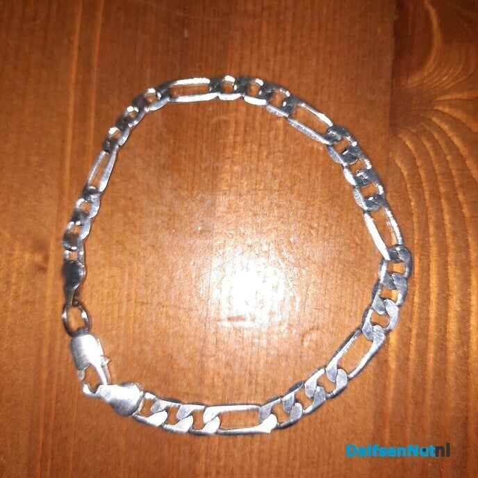 Gevonden zilveren armbandje - Foto: Ingezonden foto