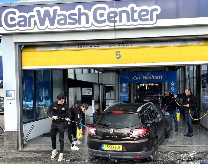 Auto wassen en deukjes er uit, voor een goed doel - Foto: Ingezonden foto