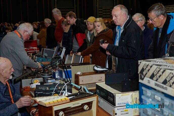 Eerste Vintage- en Techniekbeurs in Nieuwleusen groot succes - Foto: Paul Scholten