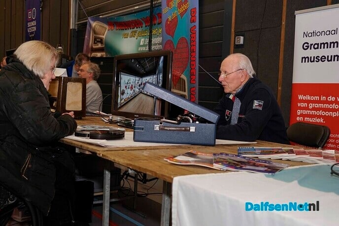 Eerste Vintage- en Techniekbeurs in Nieuwleusen groot succes - Foto: Paul Scholten