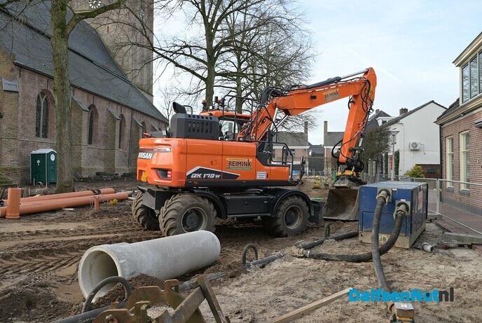 Archeologische begeleiding op het Kerkplein - Foto: Johan Bokma