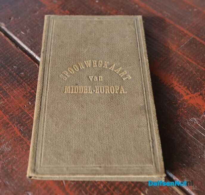Niet alleen maar oude boeken tijdens taxatiemiddag in het Oude Station - Foto: Johan Bokma