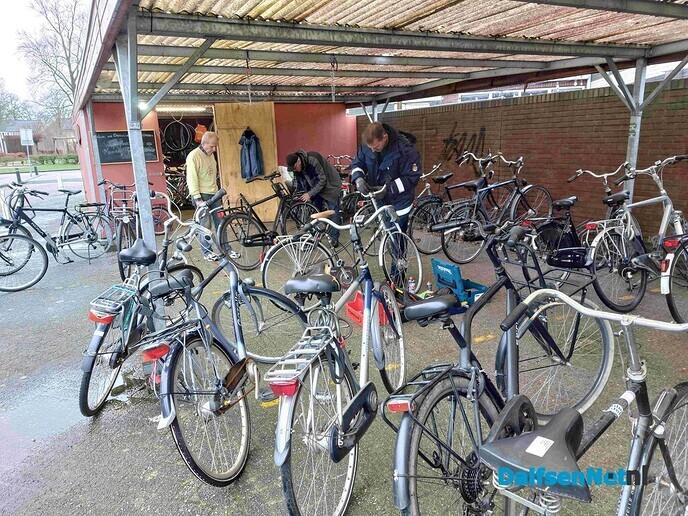 Fietsen voor de asielzoekers in Lemelerveld - Foto: Ingezonden foto