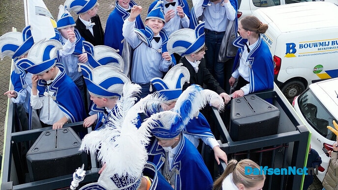 Druk bezochte carnavalsoptocht Lemelerveld - Foto: Ingezonden foto