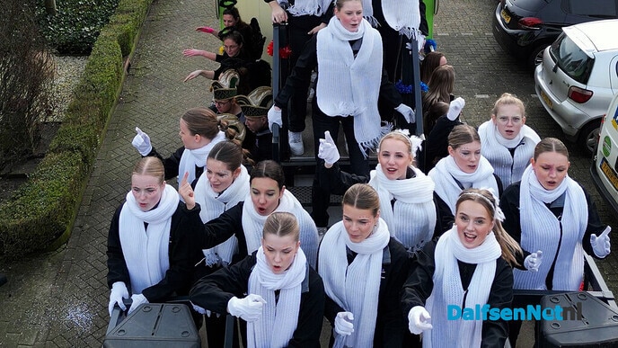 Druk bezochte carnavalsoptocht Lemelerveld - Foto: Ingezonden foto