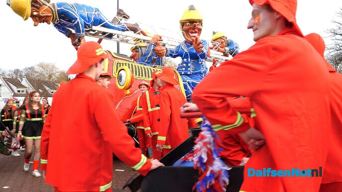 Druk bezochte carnavalsoptocht Lemelerveld - Foto: Ingezonden foto