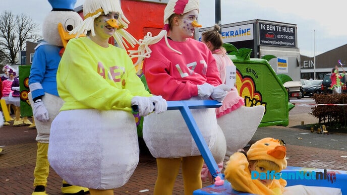 Druk bezochte carnavalsoptocht Lemelerveld - Foto: Ingezonden foto