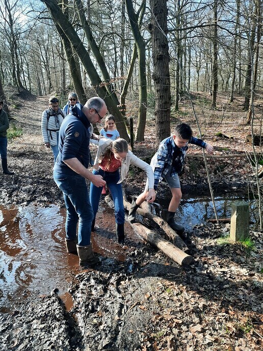 (Natte) Laarzen wandeling heel groot succes - Foto: Ingezonden foto