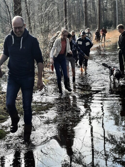 (Natte) Laarzen wandeling heel groot succes - Foto: Ingezonden foto