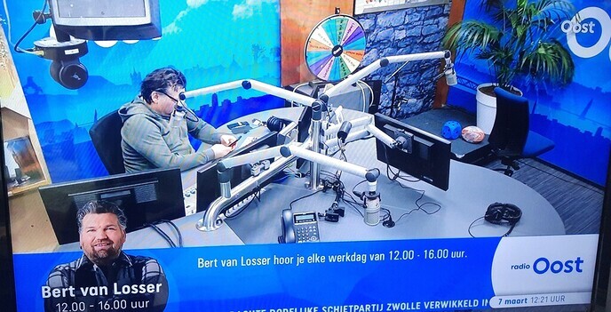 Op de radio - Foto: Gruune Jopie