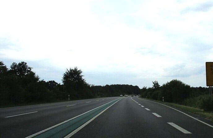 Heeft de provincie wel eens gedacht aan een 3 baans weg? - Foto: Ingezonden foto