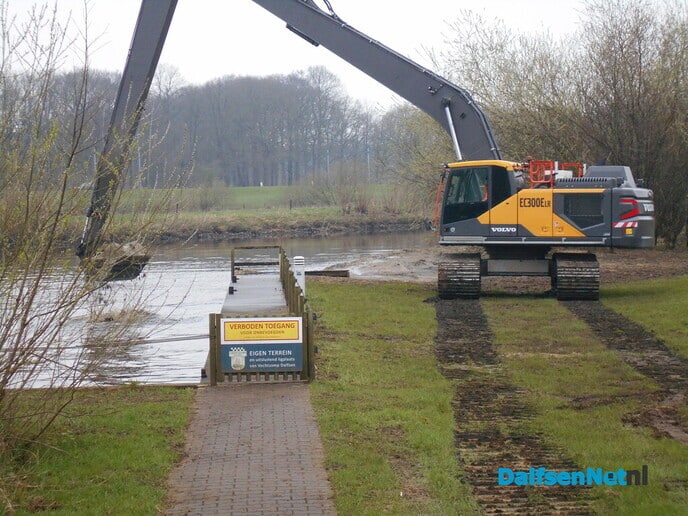 De haven en de vaargeul uitbaggeren