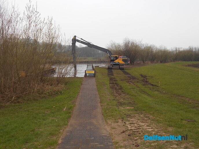 De haven en de vaargeul uitbaggeren