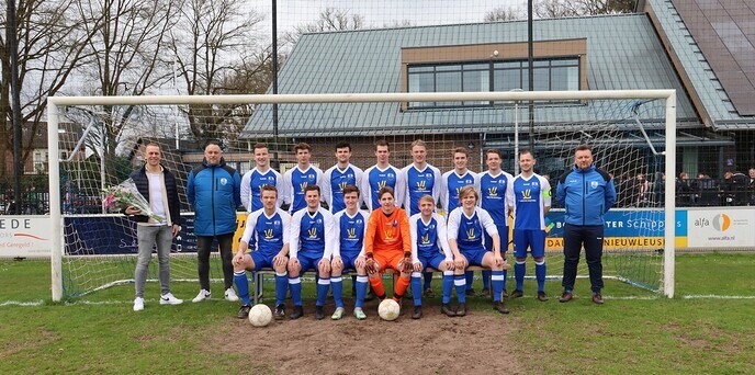 Sponsoren verlengen kledingcontract Voetbalvereniging - Foto: Ingezonden foto