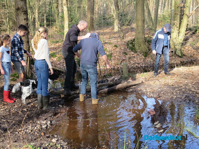 (Natte) Laarzen wandeling heel groot succes - Foto: Wim