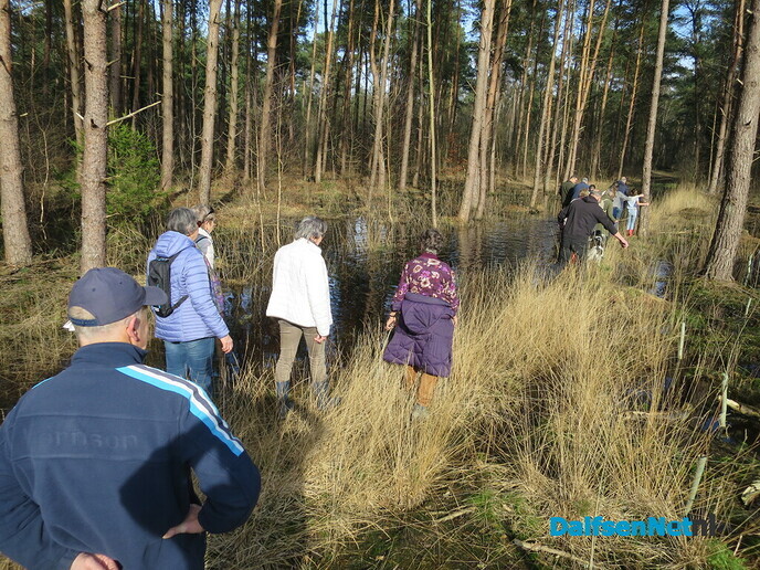 (Natte) Laarzen wandeling heel groot succes - Foto: Wim