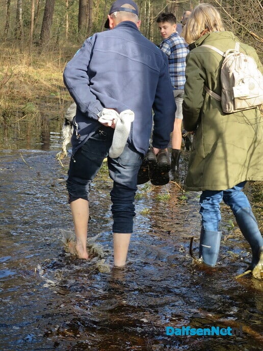 (Natte) Laarzen wandeling heel groot succes - Foto: Wim