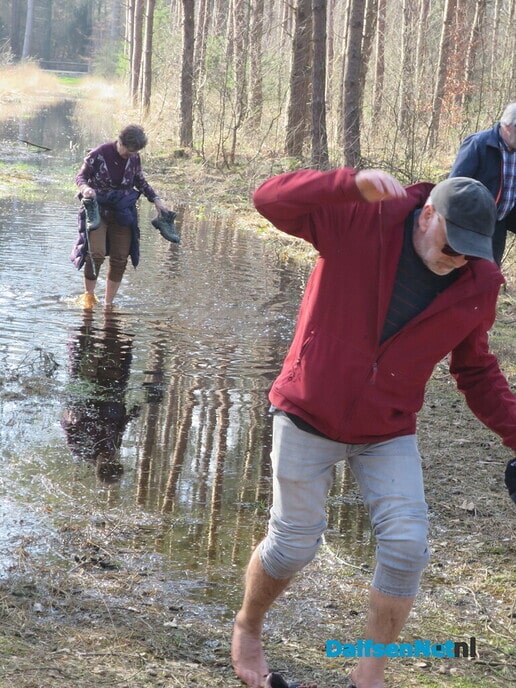 (Natte) Laarzen wandeling heel groot succes - Foto: Wim