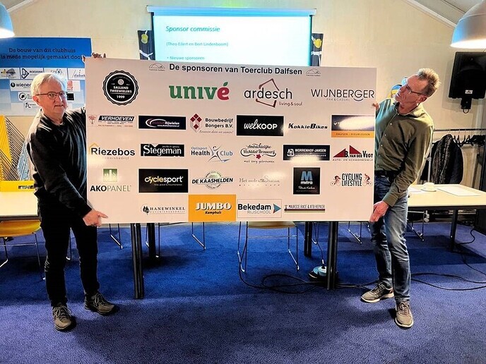 Sponsorbord en meer wielernieuws van de Toerclub Dalfsen - Foto: Ingezonden foto