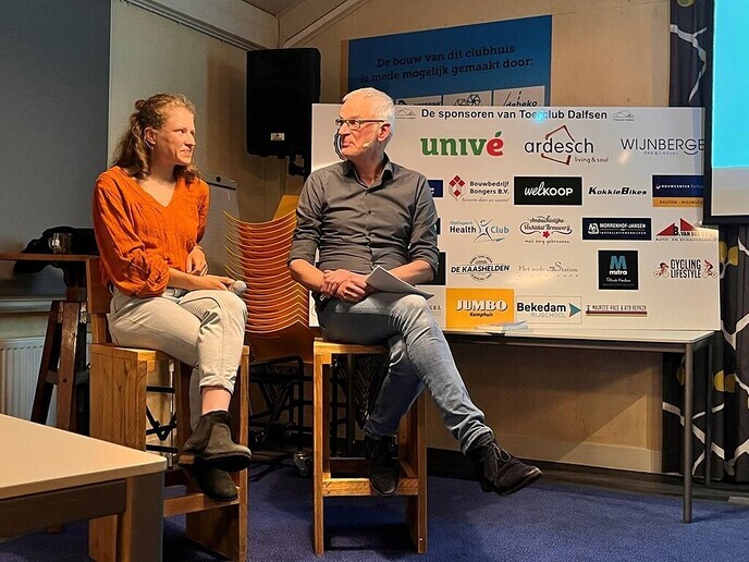 Sponsorbord en meer wielernieuws van de Toerclub Dalfsen - Foto: Ingezonden foto