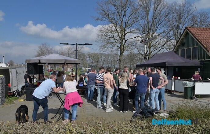 Hilarische taferelen bij het Oude Station - Foto: Johan Bokma