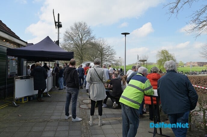 Hilarische taferelen bij het Oude Station - Foto: Johan Bokma