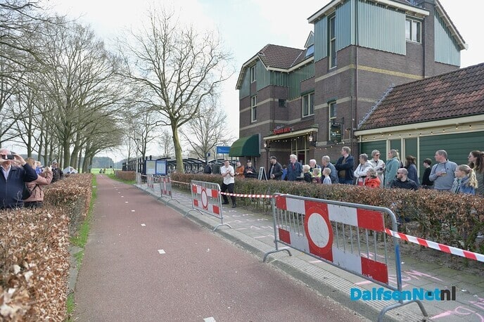 Hilarische taferelen bij het Oude Station - Foto: Johan Bokma