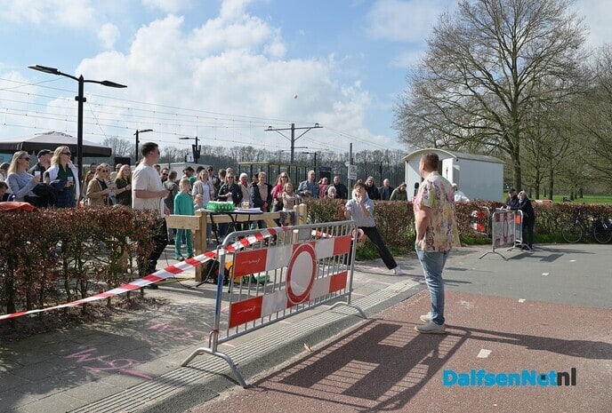 Hilarische taferelen bij het Oude Station - Foto: Johan Bokma
