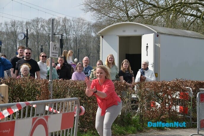Hilarische taferelen bij het Oude Station - Foto: Johan Bokma
