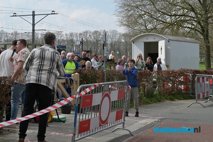 Hilarische taferelen bij het Oude Station - Foto: Johan Bokma