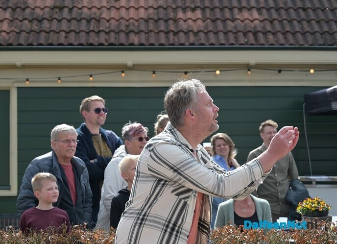 Hilarische taferelen bij het Oude Station - Foto: Johan Bokma