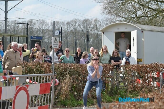 Hilarische taferelen bij het Oude Station - Foto: Johan Bokma