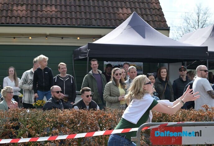 Hilarische taferelen bij het Oude Station - Foto: Johan Bokma