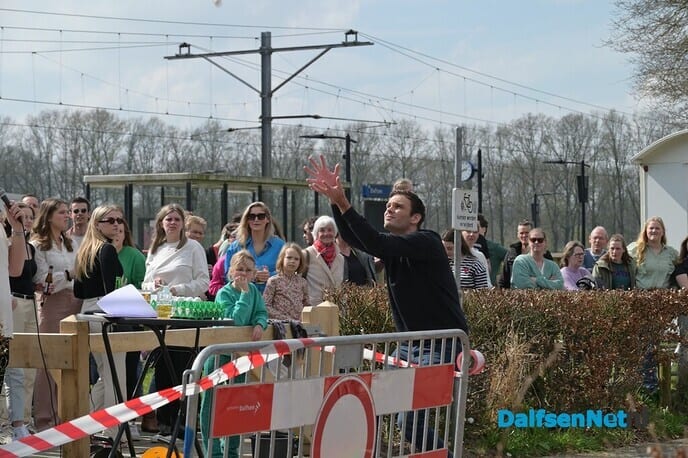 Hilarische taferelen bij het Oude Station - Foto: Johan Bokma
