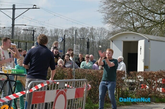 Hilarische taferelen bij het Oude Station - Foto: Johan Bokma
