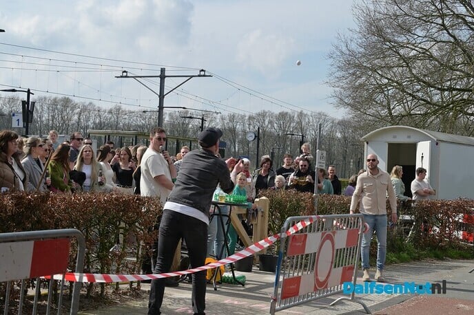 Hilarische taferelen bij het Oude Station - Foto: Johan Bokma