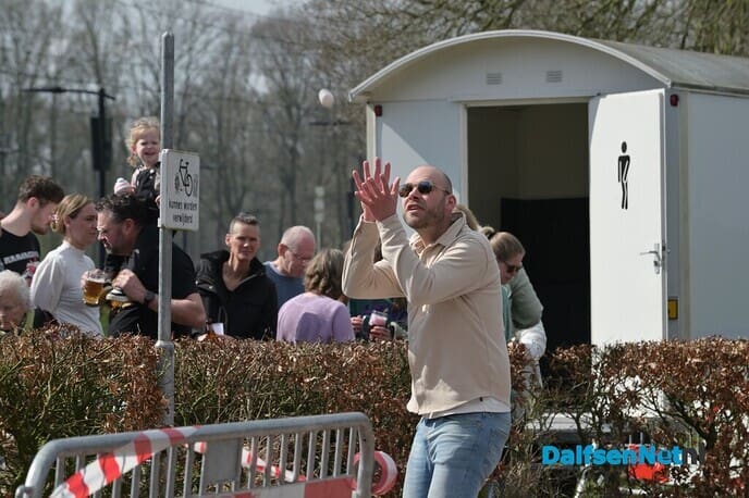 Hilarische taferelen bij het Oude Station - Foto: Johan Bokma