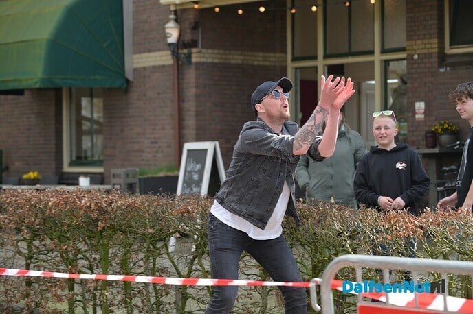 Hilarische taferelen bij het Oude Station - Foto: Johan Bokma