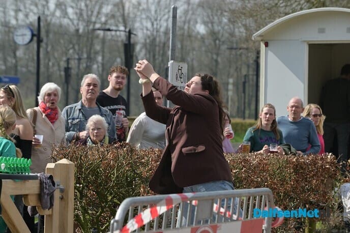 Hilarische taferelen bij het Oude Station - Foto: Johan Bokma