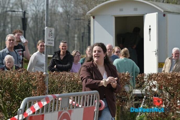Hilarische taferelen bij het Oude Station - Foto: Johan Bokma