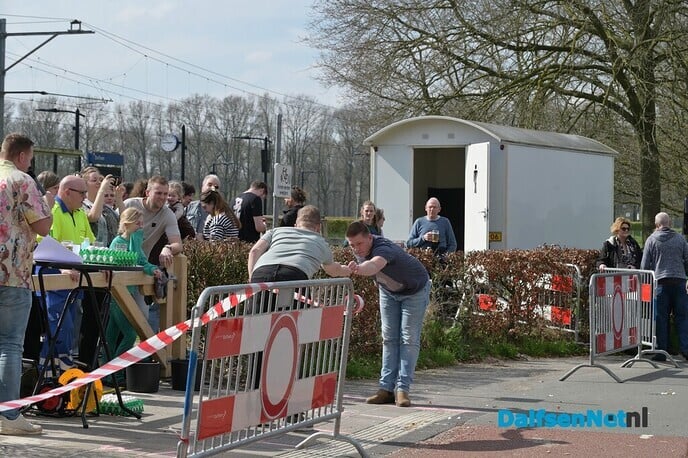 Hilarische taferelen bij het Oude Station - Foto: Johan Bokma