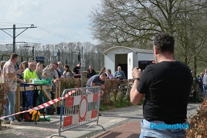 Hilarische taferelen bij het Oude Station - Foto: Johan Bokma