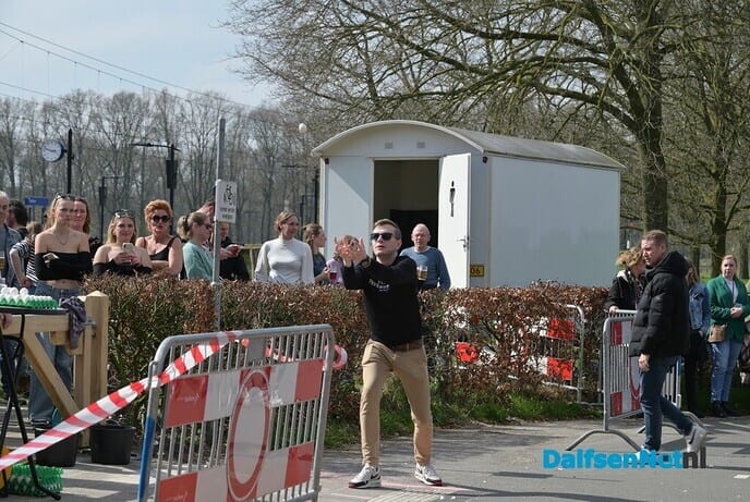 Hilarische taferelen bij het Oude Station - Foto: Johan Bokma