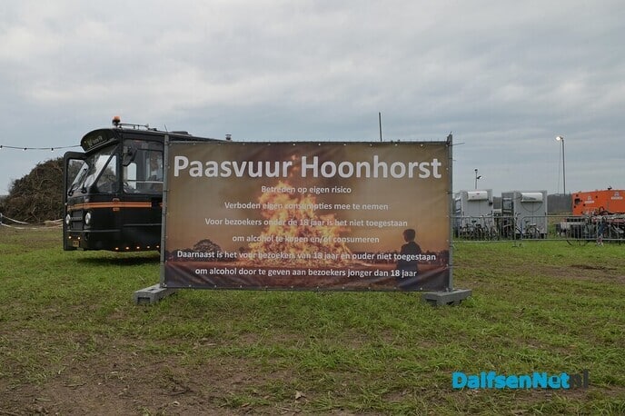 Paasvuur in Hoonhorst & Paasvuur Ankum - Foto: Johan Bokma