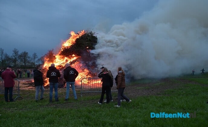 Paasvuur in Hoonhorst & Paasvuur Ankum - Foto: Johan Bokma